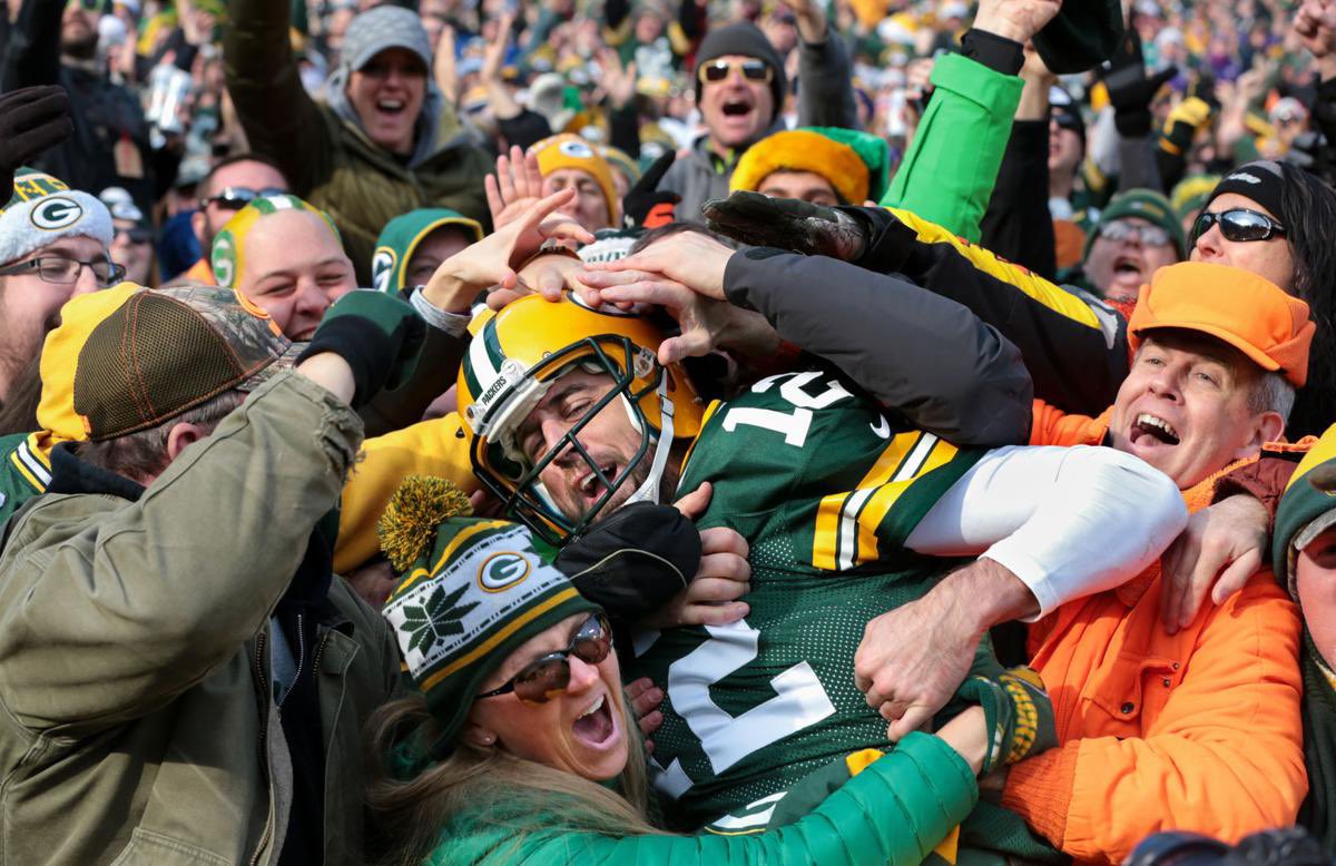 TavernWISports's tweet photo. This is no argument. Straight Facts. 

Wisconsin has the best fans over any other State in the Union! 

Rain or snow, these people are coming out to support them more than any other fans!

RT or Like if you are one of these fans!

#GoPackGo #FearTheDeer #ThisIsMyCrew #Badgers https://t.co/t9Ai5zL8e8
