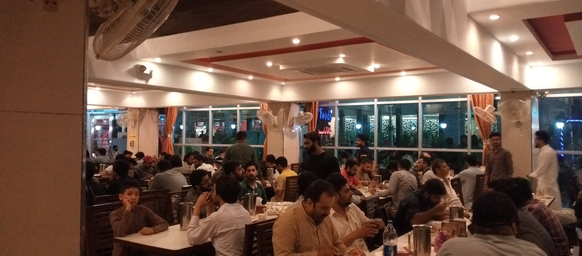 arslan_gd's tweet image. راولپنڈی میں savour food
یہ کرونا ایس او پیز پر عمل ہو رہا 
@OfficialNcoc 
@DCRawalpindi 
@RwpPolice 
@ImranKhanPTI 
@ARYNEWSOFFICIAL