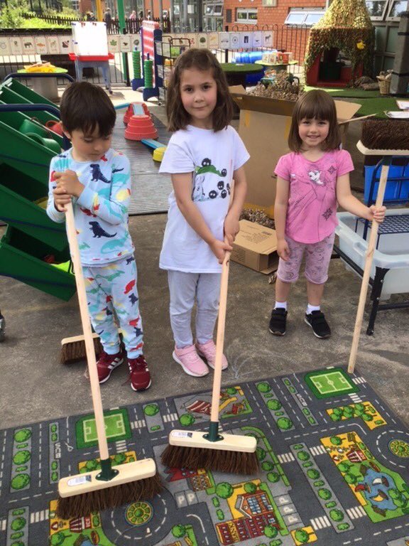 chantalorm's tweet photo. Children very excited to open some new EYFS resources! #weloveboxes! @LongMeadowSch @MrsFrostEYT https://t.co/JO4u0k2HkI