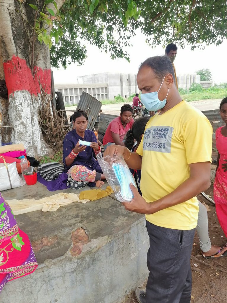 Foundation_PJ's tweet photo. #pandavjenafoundation,led by chairman Santosh Kumar Jena &amp; team,have come forward to distribute cooked lunch and masks,sanitizers to needy people at different wards of jatani municipality area affected during the weekend shutdown imposed in #Odisha due to corona pandemic. https://t.co/LswHk3bB29