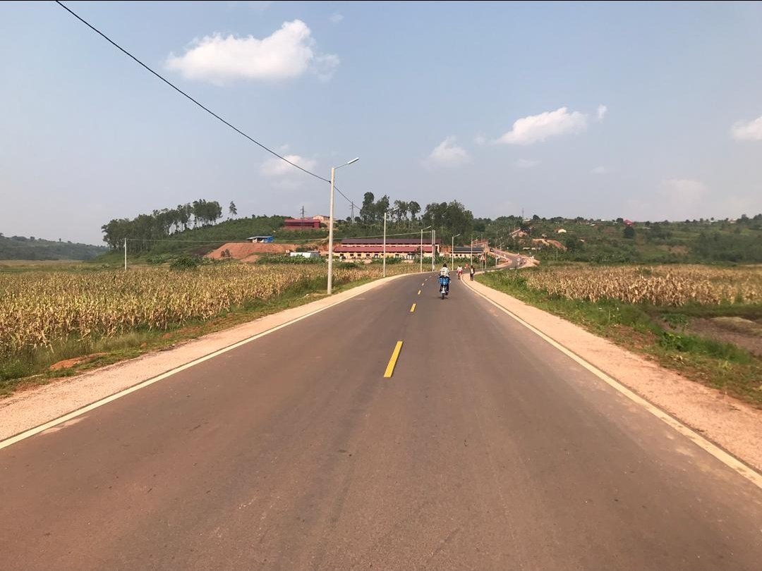 RwandaSouth's tweet photo. Impamvu nyayo yo kwishimira Kwibohora, ni imbaraga dushyira mu kurwanya ubukene, @RwandaSouth ntituzatezuka ku rugamba rwo kurwanya ubukene, turakataje kandi turashima intwari zafashe iya mbere muri uru rugamba. Iterambere ni yo ntero.
#DukoraneUmuravaDutereImbere
#Kwibohora27 https://t.co/ChzpkdpkqH