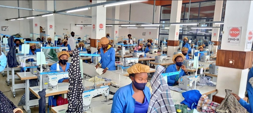 RwandaSouth's tweet photo. Impamvu nyayo yo kwishimira Kwibohora, ni imbaraga dushyira mu kurwanya ubukene, @RwandaSouth ntituzatezuka ku rugamba rwo kurwanya ubukene, turakataje kandi turashima intwari zafashe iya mbere muri uru rugamba. Iterambere ni yo ntero.
#DukoraneUmuravaDutereImbere
#Kwibohora27 https://t.co/ChzpkdpkqH
