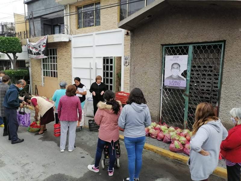 LetyDiazAguilar's tweet photo. ¡Continúamos con el #ProgramaDeAbastoPopular semanal en colonias de nuestra alcaldía Iztapalapa en apoyo de la economía familiar y local! 🍈🍅🥬🥕
La comunidad se construye en equipo. #DejandoHuella 👣 https://t.co/yMKr1dr0qc