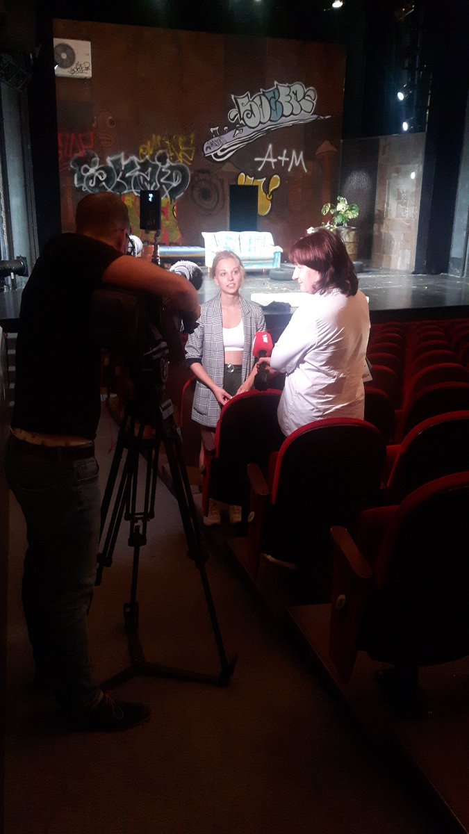 Jauno aktieru debija uz skatuves ir notikusi. Šodien pie mums viesojās arī Latvijas televīzija. Drīzumā par izrādi "Diagnoze - jaunība" arī Kultūras ziņās!