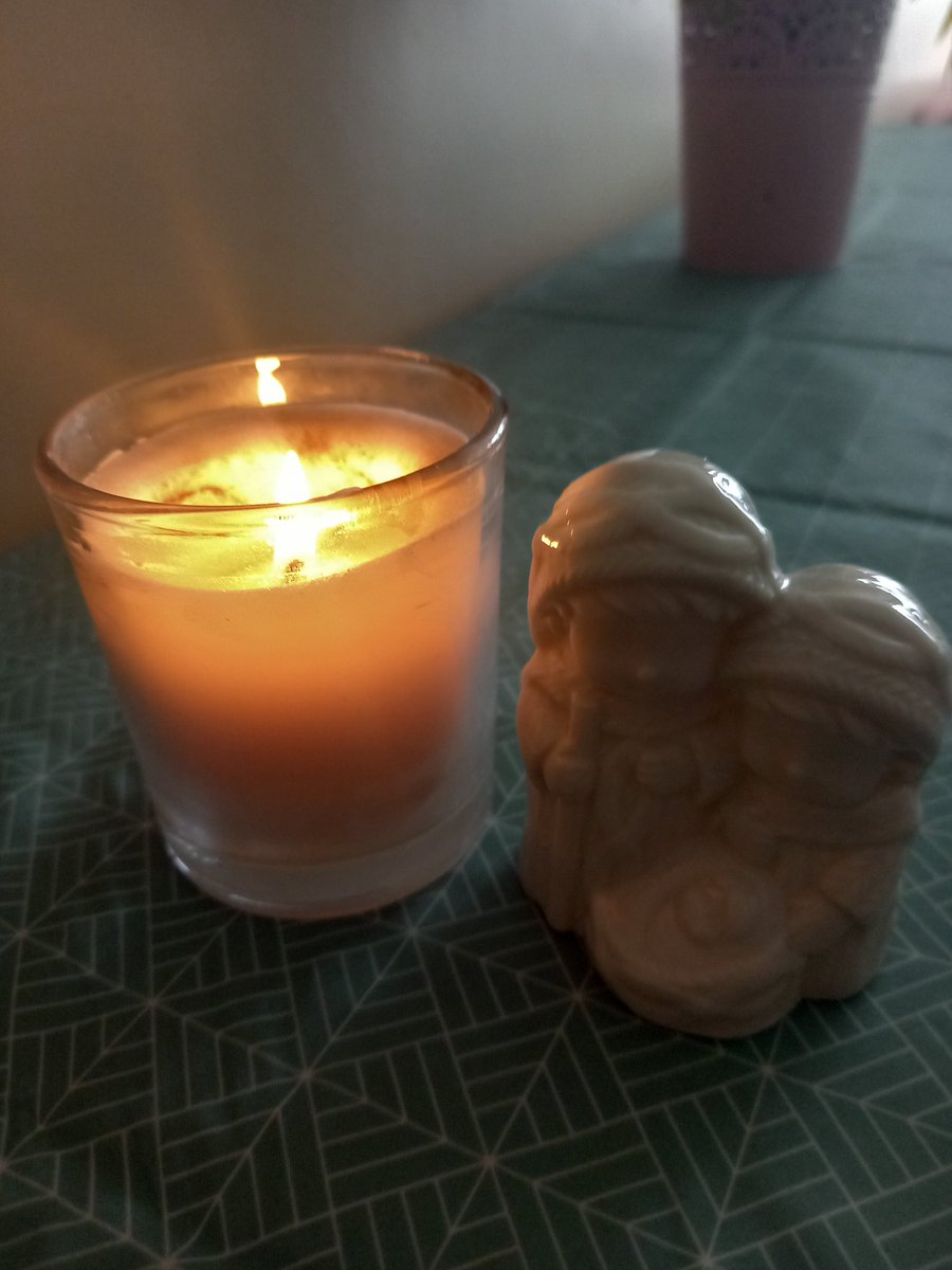 age_county's tweet photo. Monaghan Age Friendly programme is  thinking about all those going through treatment and/or waiting for good news. Lovely idea from @NCCWN @BlayneyBlades  #StaySafe #KeepTheFaith https://t.co/cSQ0mIBuat