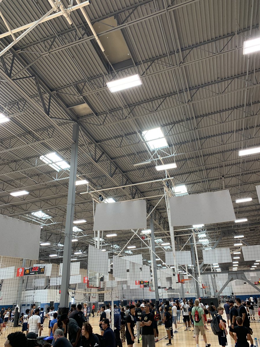 DuranSports's tweet photo. $15 parking
$15 admission
🏀all day.
Im in the wrong business https://t.co/ERJl982aof