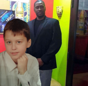 SHaipman's tweet photo. Šodien satiku uz ielas, un dabuju bildi ar slaveno Georgiju Floyd. Vins bija loti priecigs mani satikt. #BlackLivesMatter https://t.co/xwZZZWzDPn