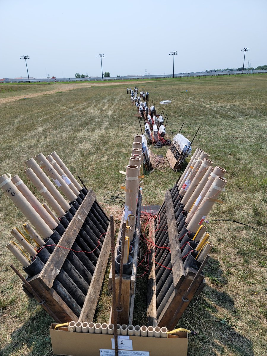 WinklePyro's tweet image. Row 00