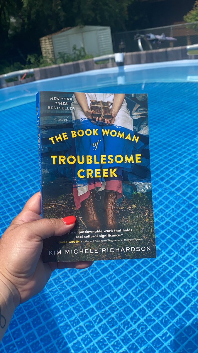I can’t wait to start reading all the books I have! Give me your recommendations or follow me on GoodReads🤗🥰  #booknerd #poolside #SummerVibes