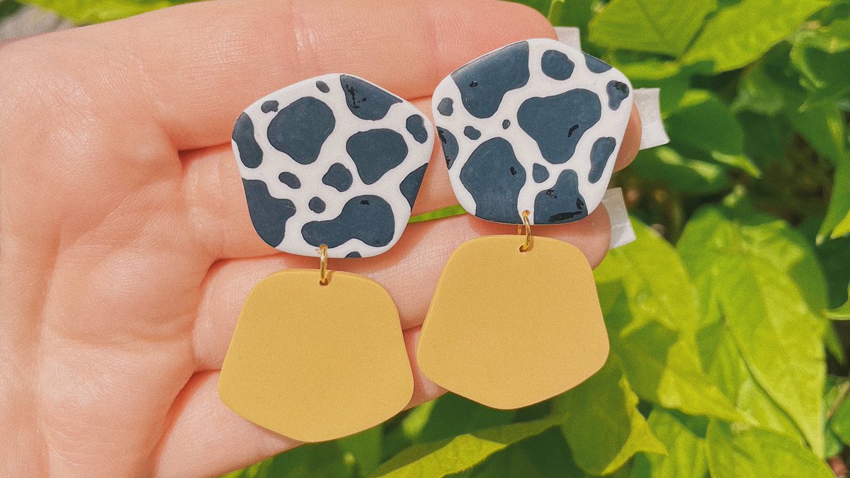 whimsycrystals's tweet image. lots of cowprint and spicy mustard earrings left over from last nights update!!! 🐮💛