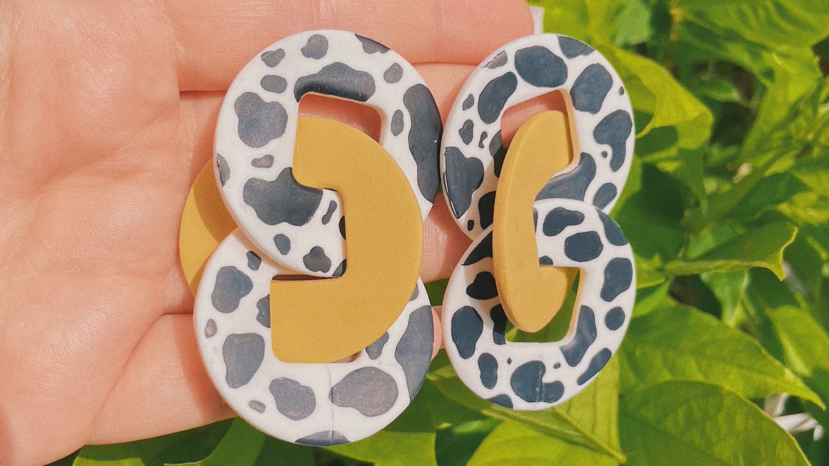 whimsycrystals's tweet image. lots of cowprint and spicy mustard earrings left over from last nights update!!! 🐮💛