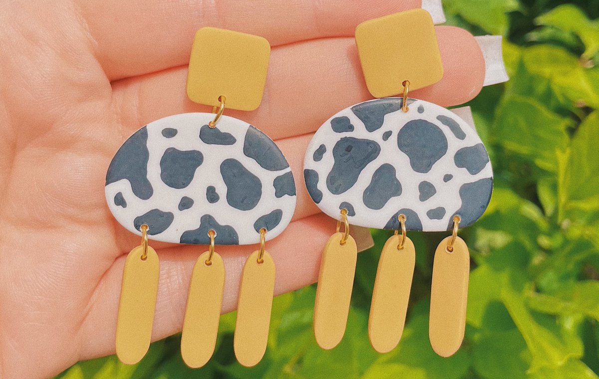 whimsycrystals's tweet image. lots of cowprint and spicy mustard earrings left over from last nights update!!! 🐮💛