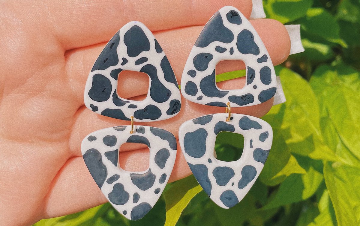 whimsycrystals's tweet image. lots of cowprint and spicy mustard earrings left over from last nights update!!! 🐮💛