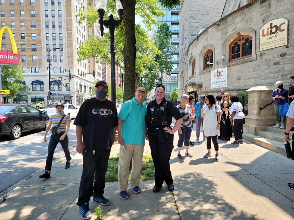 ChicagoCAPS19's tweet photo. Today the 19th District CAPS Officers joined @ubcreal for a Prayer Walk throughout Uptown. It was a great opportunity to meet community members during the holiday weekend! Thank you to our amazing community partners for letting us join you for a powerful morning! https://t.co/1FPsyOibTI