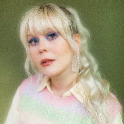 BBCIntroYork's tweet image. Now playing 'Sleepover' - @litanymusic 💖
Litany on her twitter says, 'wrote this song when me and my ex were on a Ross and Rachel as a way of reminding myself that I'm not always the problem.'
WE WERE ON A BREAK! 😂
Listen > bbc.in/2ToEyL3