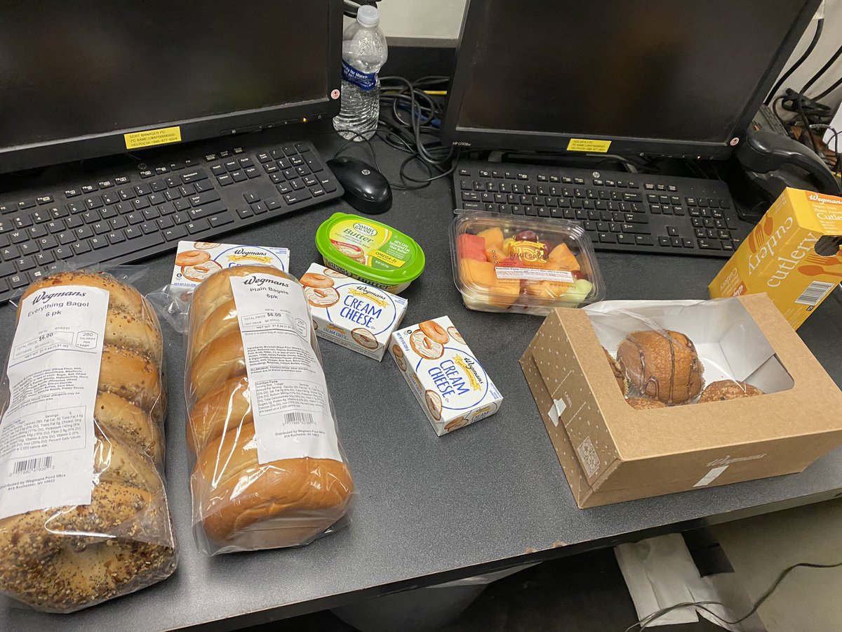 Henriettaprelo1's tweet photo. Shoutout to the best PT supervisors! We celebrated with a delicious breakfast! #PTSupRecognition #UPSPreload #SoMuchCoffee https://t.co/y07nKsU1Xd