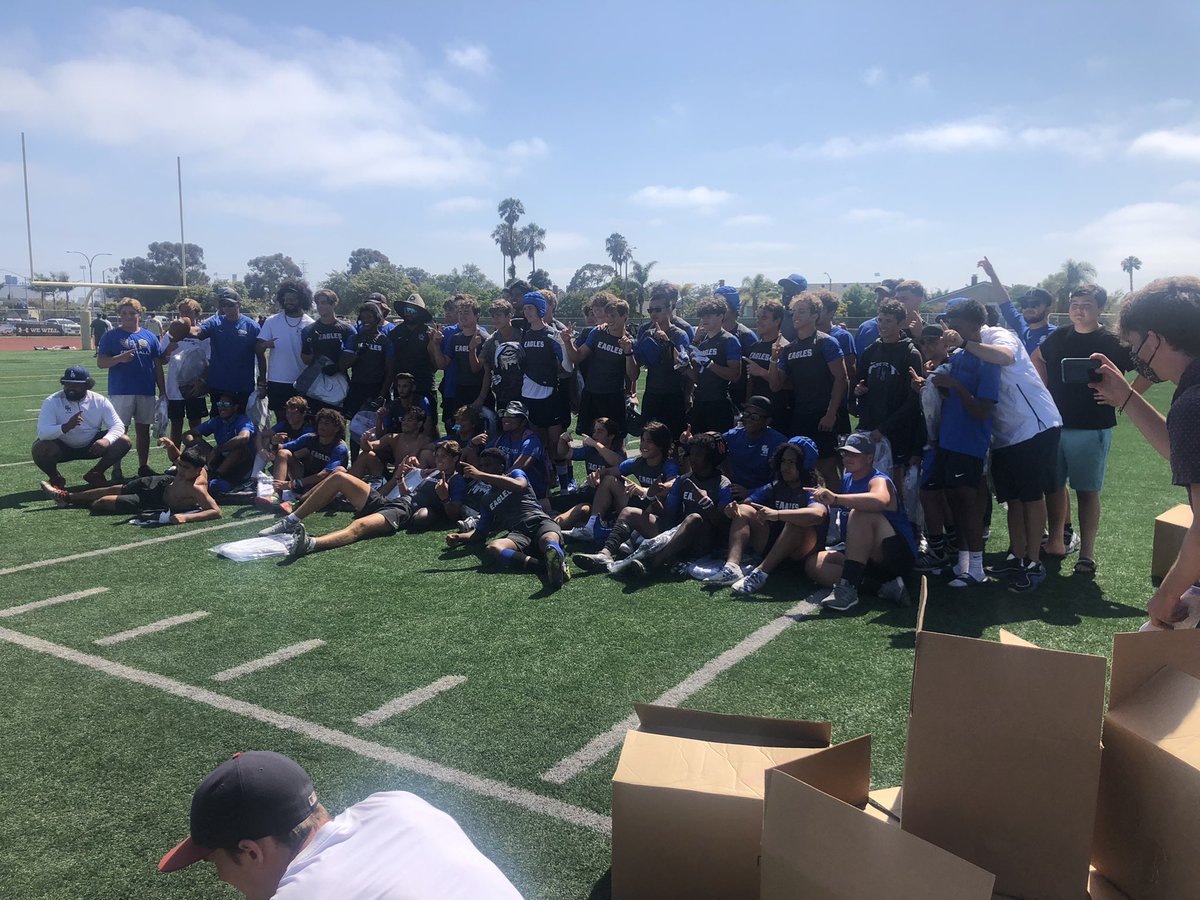 Santa Margarita beat Mater Dei 21-20 and then Servite 25-19 to win the 2021 Battle At The Beach 7 on 7 tournament! 

Congrats to the Eagles, beating Mater Dei is big for the culture they’re building. 

<a href="/AndrewTurnerTCN/">Andrew Turner</a> <a href="/SteveFryer/">Steve Fryer</a> <a href="/ocvarsityguy/">Dan Albano</a> <a href="/latsondheimer/">eric sondheimer</a>