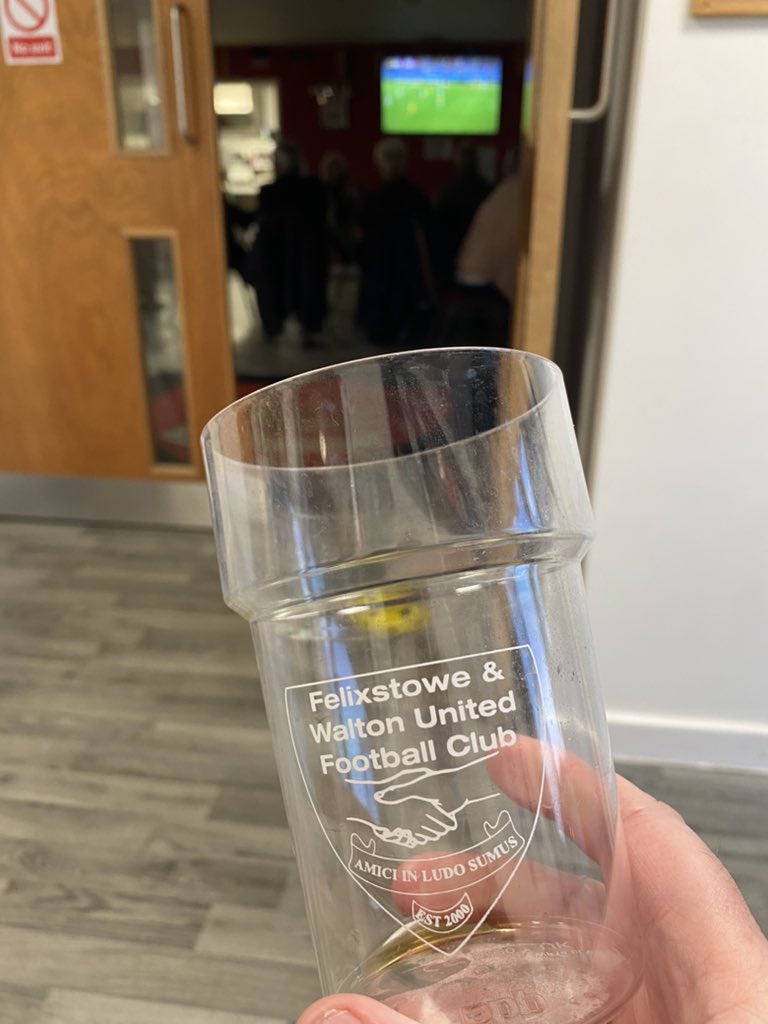 Felixseasiders's tweet photo. 3-0!!! 👀 I may have just spilt my drink from my Felixstowe &amp; Walton Utd branded glass…. Available in the clubshop for just £1 #AlwaysSelling #MerchMaster #ItsDefinitelyComingHome https://t.co/ak959HBaA0