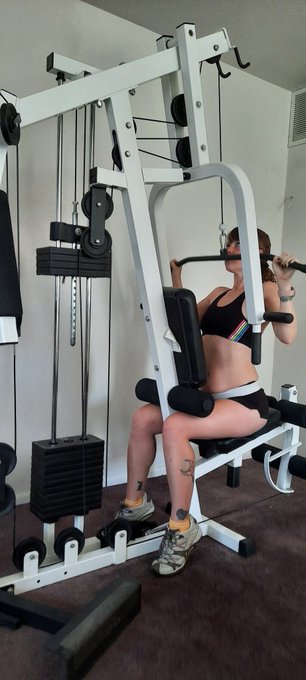 2 pic. More from my work out this morning. Gotta stay fit for the summer 💪😘 @sagebrushranch @bunnynetwork