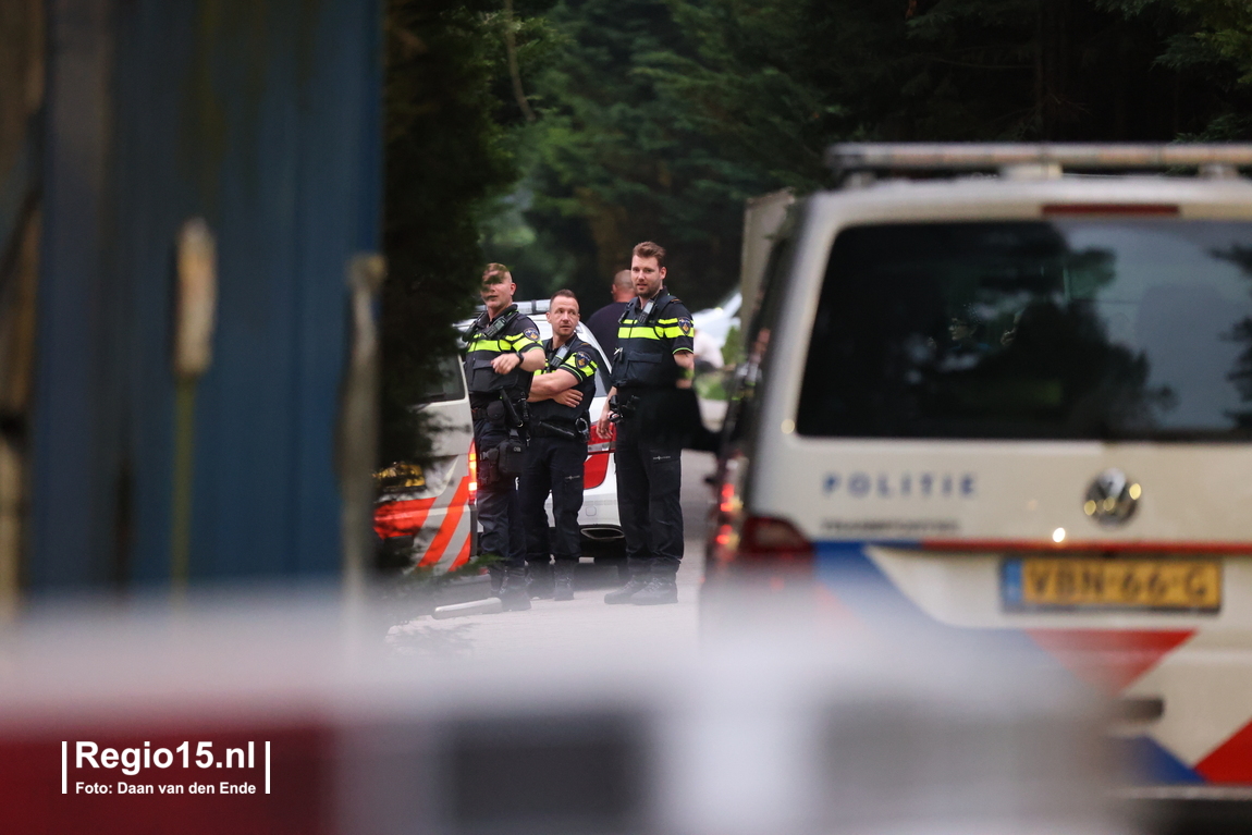 Nu online: Steekpartij bij migrantenhotel aan de #JaapEdenweg in #DenHaag..