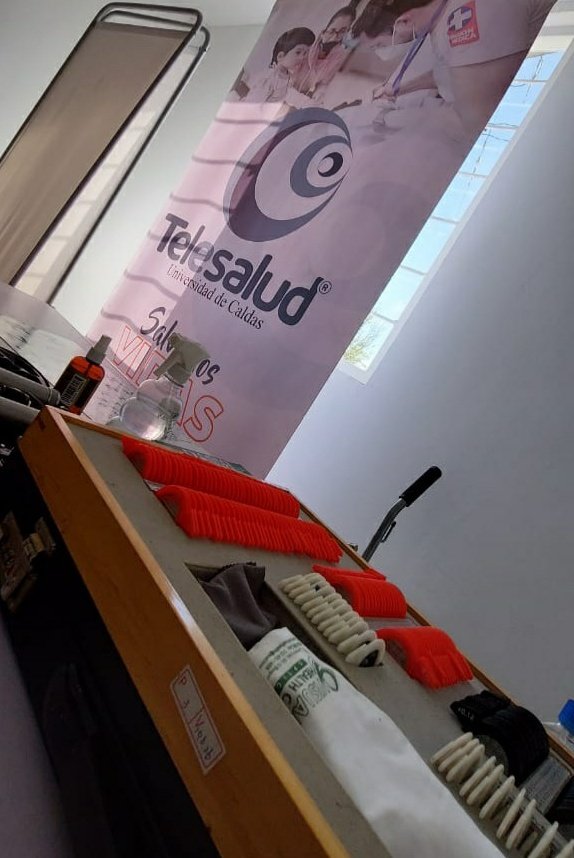 telesaludcol's tweet photo. A esta hora realizamos valoraciones en optometría gratuitas y entregamos monturas a los pacientes de el corregimiento El #Congal de #Samaná gracias a la #PrimeraGestoradeCaldas y @infopresidencia @GoberCaldas @udecaldas https://t.co/c0x7OnQj4z