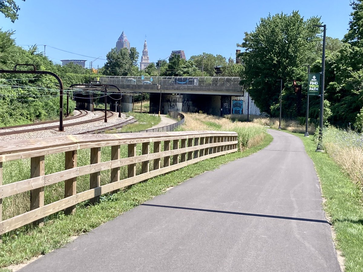 MartyCader's tweet photo. Hitting all the new trails loop! #RedlineGreenway, #TowpathTrail, #ClevelandFoundation #CentennialTrail, and the #WendyParkConnectorTrail! Wow so many people out biking today! Crazy busy! Congratulations @clevemetroparks๐ฅ @CleveFoundation @lilliankuri @CEO_CleMetParks https://t.co/drdyqK10qG