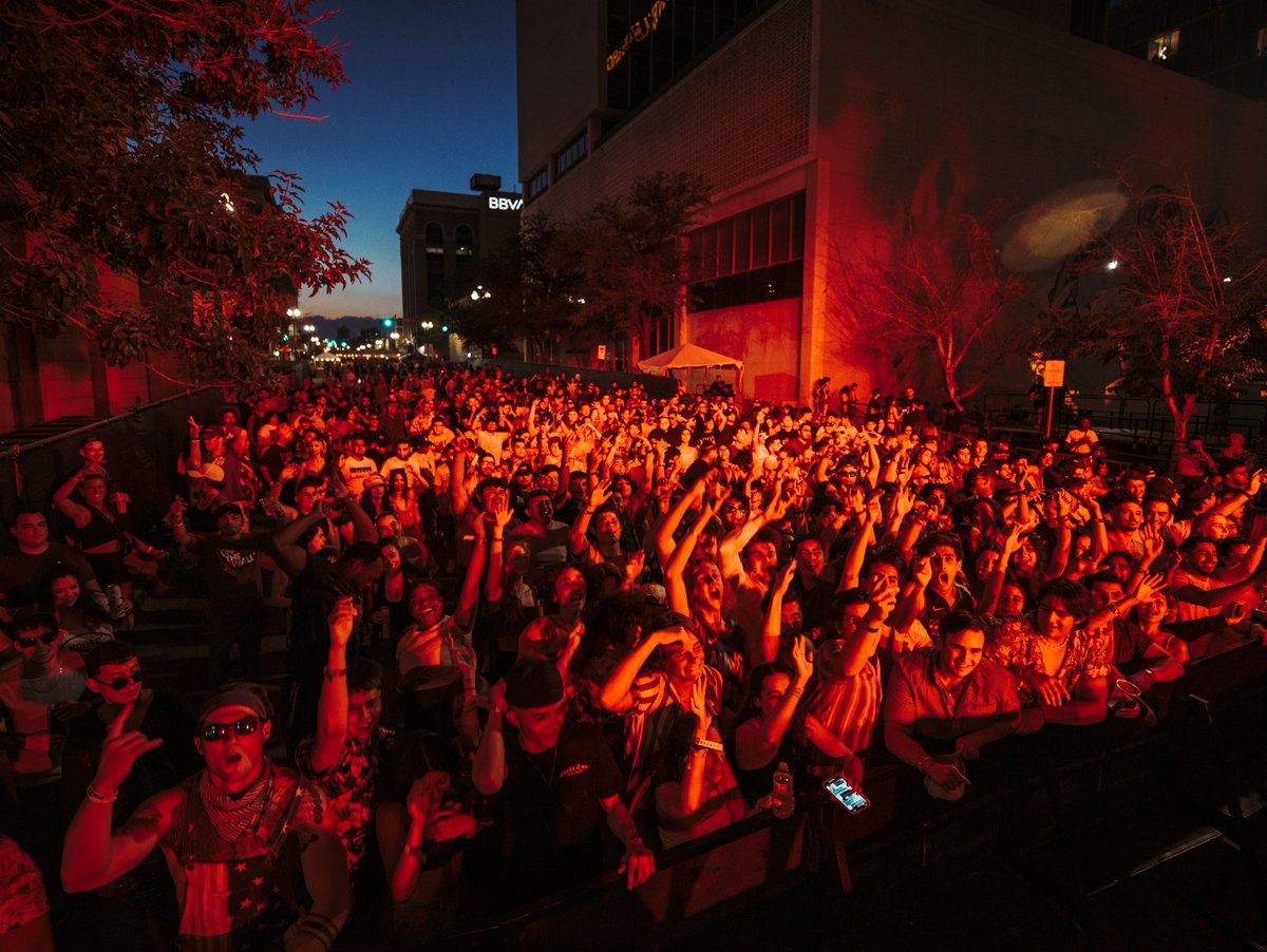 JandKPresent's tweet photo. One week ago today we were dancing in the streets of Downtown πΊ @followthefishtv @Bobmosesmusic #FisherBlockParty
πΈ: @ABGonzalezzz https://t.co/FAbH8Sl3bg