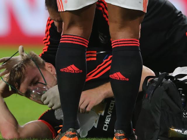 TheShowtimeReds's tweet photo. just a reminder that Luke Shaw came back from this. 💪🏽🔴 https://t.co/VSdYlqDujr