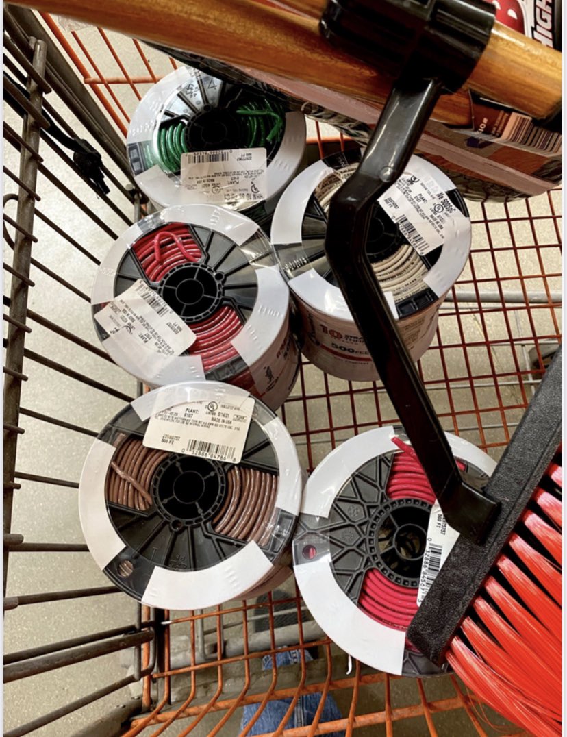 AaronFooteD130's tweet image. D90 at Store 468 (Thunderbird) is “Wired” for Engagement. SCO and HC Mariam Vikes and Nicole Haysler recovered over $800 in wire through #GETtingEngaged. #D130driven @jacki_mccord @misjudes @DNehk @BarbJPMD