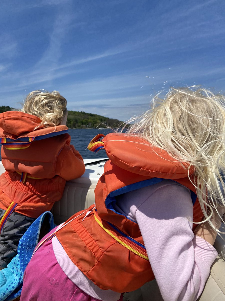 AmyAl's tweet image. Proud to work at a firm with great perks like additional paid days off! Enjoying the extra long weekend on Georgian Bay @PwC_Canada #bewellworkwell #PwCproud