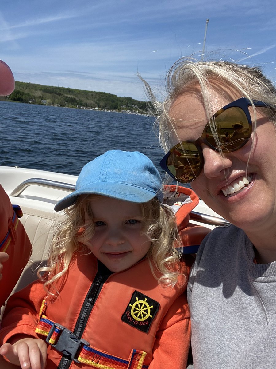 AmyAl's tweet image. Proud to work at a firm with great perks like additional paid days off! Enjoying the extra long weekend on Georgian Bay @PwC_Canada #bewellworkwell #PwCproud