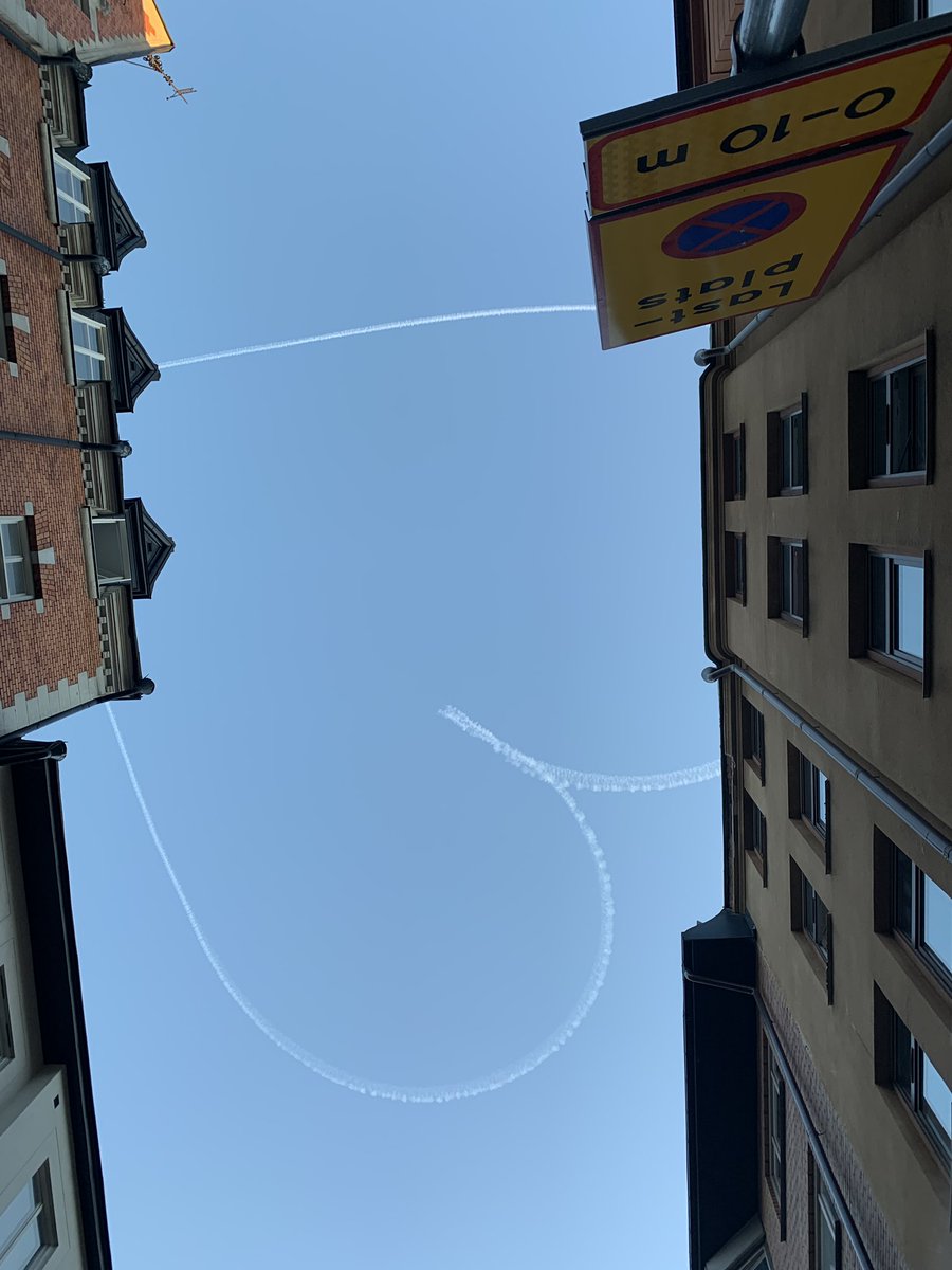 มีเครื่องบินมาบินวนเป็นหัวใจอีกวันแล้ว แสนน่ารัก 🤍