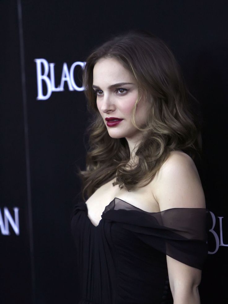 dailynatalie's tweet photo. natalie portman at the black swan premiere https://t.co/AIjCLVjcPG