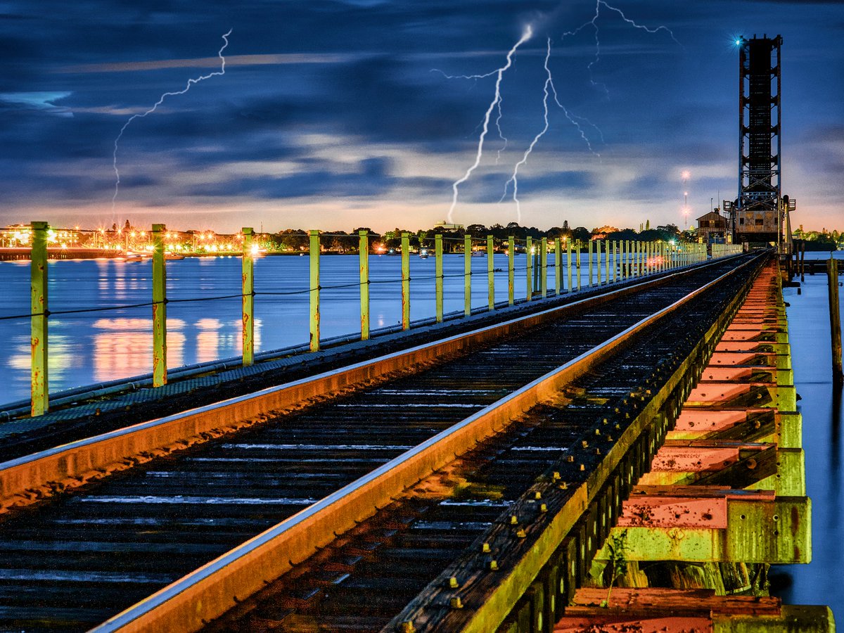 fotodono's tweet photo. Every year the FL loses more of the night sky to #lightpollution. In this 60-second exposure, the light you see comes from artificial sources; there was no sunlight on this stormy cloudy night. See more of my low light photos on https://t.co/1Q5MnN9U4A https://t.co/vpBgaO0dUj