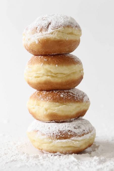 Significando Os Sonhos 03: "Noite passada sonhei que Carlos Wizard, durante seu depoimento à CPI da Covid, engasgava com a própria língua logo após afirmar que ficaria em silêncio. Agonizava ao vivo em rede nacional tomado por uma coloração azulada".