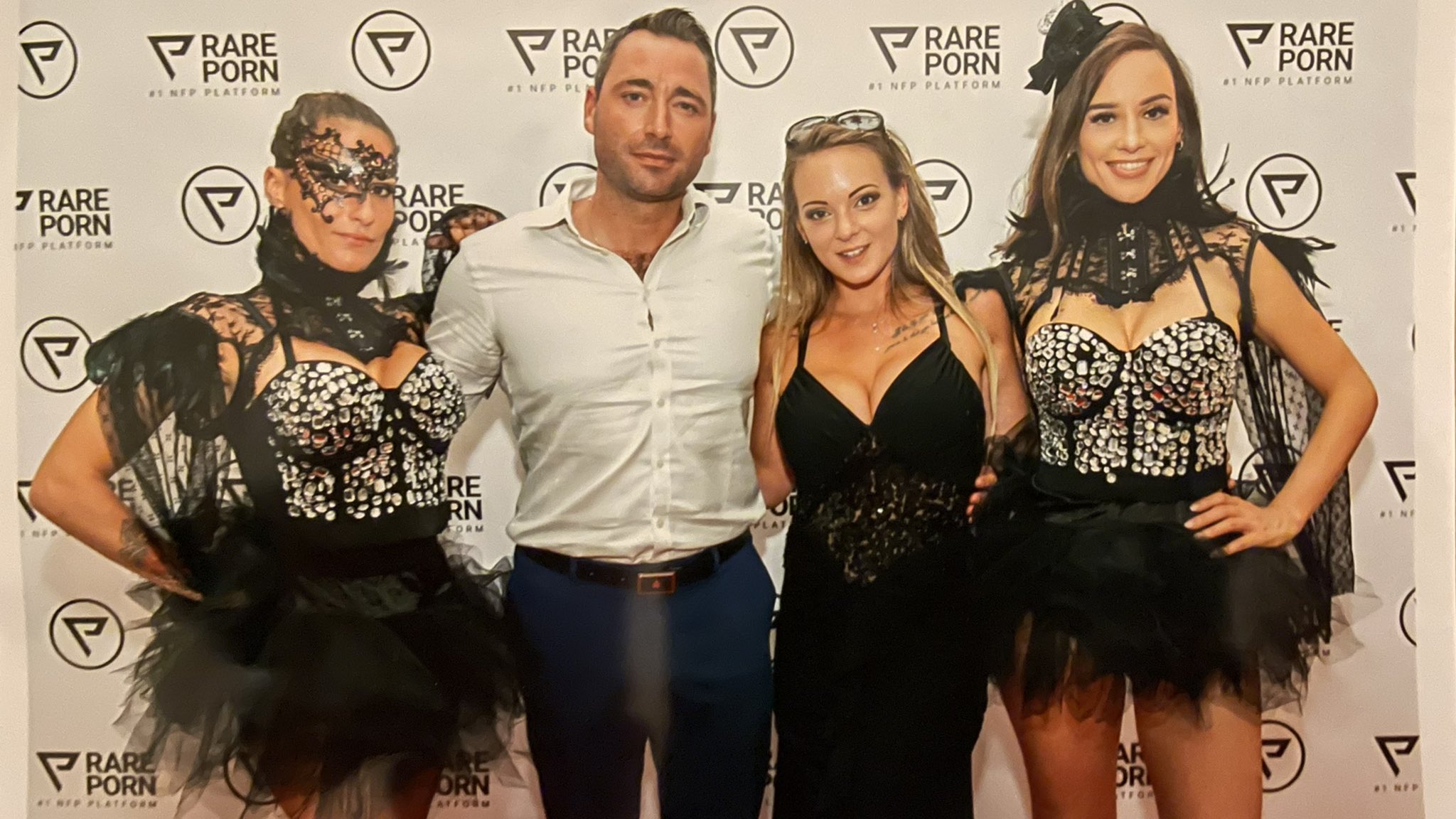 TW Pornstars - 2 pic. Tiffany Leiddi Officiel. Twitter. Un grand merci