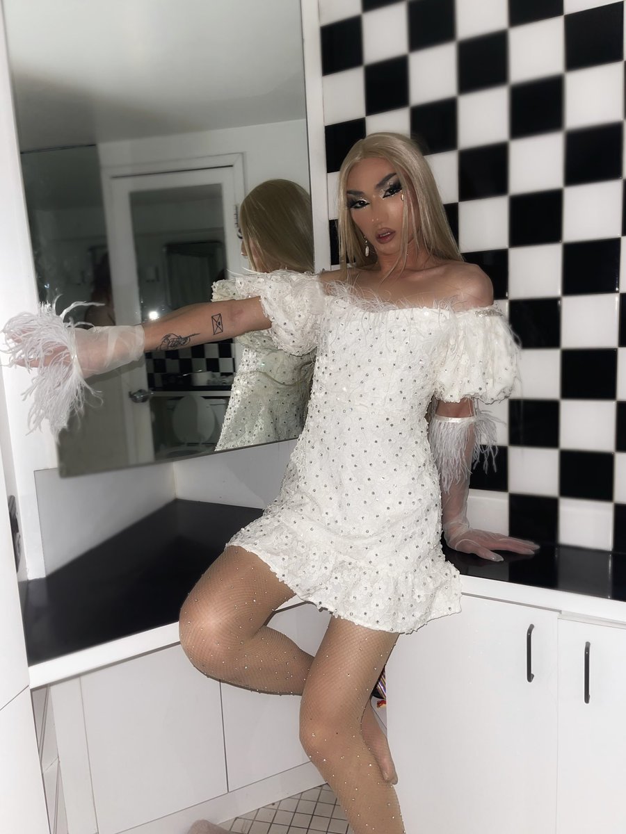itsSNIX_'s tweet photo. SNIXXXYYYYYY 🤍🤍🤍🤍🤍 
Dress made by ME ✨ 
#SnixSimulation #SNIXXX #fashion https://t.co/qHvrjZ0lVm