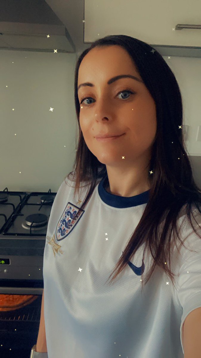 Wearing my dads top 💙💙 he’s sending us luck 🏴󠁧󠁢󠁥󠁮󠁧󠁿