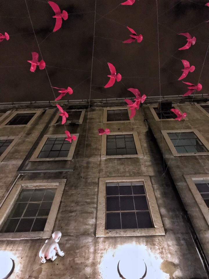 les oiseaux du ciel

J'aime la liste de "Likes"
Partager
 Rua Rodrigues de Faria, Lisbonne, Portugal