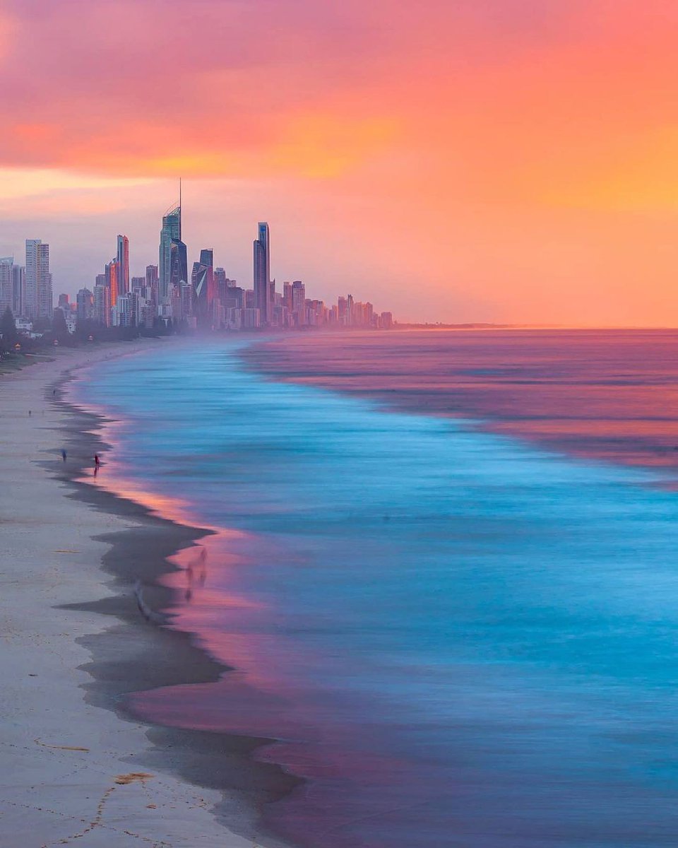 That Golden Hour glow 😍🧡💙

📸 mitchellpettigrew
📍Gold Coast, Queensland
☀️ Follow hello_goldcoast for more!