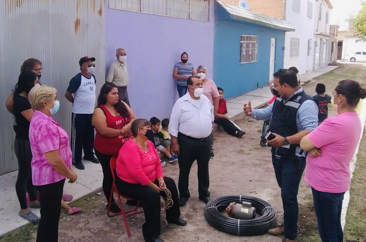 FerFloresRobles's tweet photo. Seguimos Generando #EstructuraVecinal para el rescate de áreas verdes para Beneficio de Habitantes, la Clave es la Organización de los Vecinos en un #ComiteVecinal para cuidar y aportar a las áreas verdes de su entorno! Fracc. Francisco Sarabia. https://t.co/Xm8FdgglEp