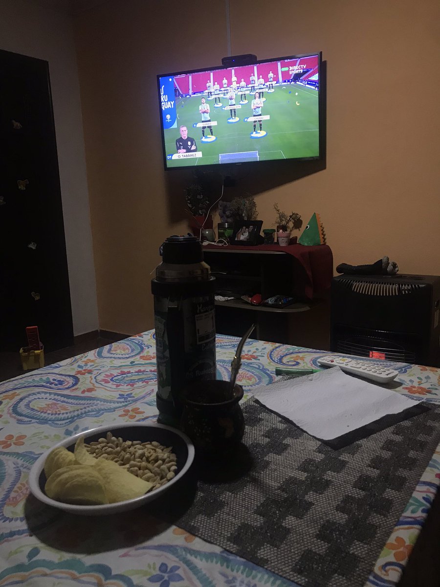 laurabriano89's tweet photo. @RodrigoRomano76 Esperando a la mas linda!!!!! #copaamericadirectv desde Santa Lucia canelones https://t.co/YyKvUkvuA6