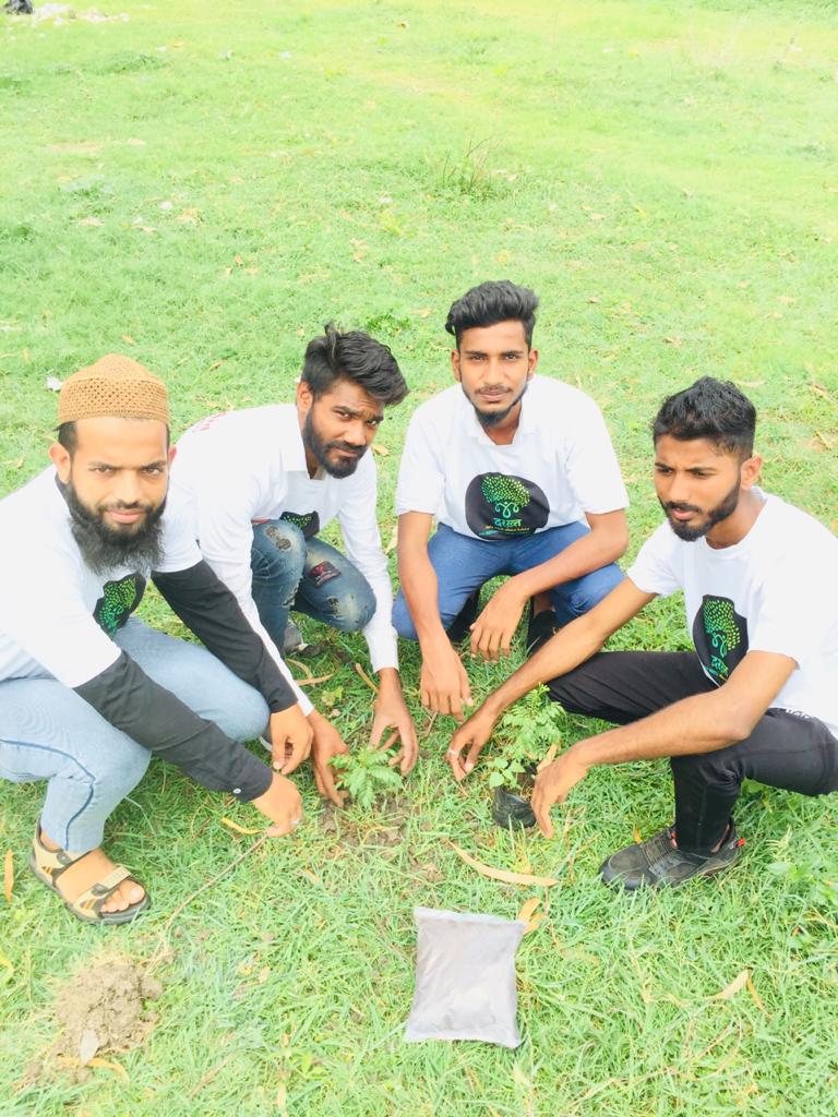 SohailHashmi851's tweet image. आज भोपाल में #Teammajliswelfearsocity और #Nationalaid द्वारा #Currytree लगाएं गए
ये पोधा दिल की बीमारियों के लिए लाभदायक होता है #SundayThoughts #savetrees40000
@TheTahqeeq @greenplanet