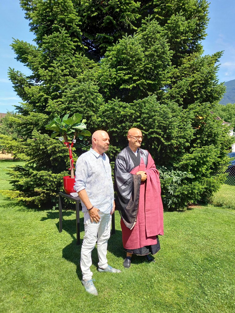 insoporzen's tweet photo. Ihr Hochzeitsredner im Fürstentum Liechtenstein Zen Mönch Abt Reding - https://t.co/CeLqzzjn8g, https://t.co/eXuLGar1o4