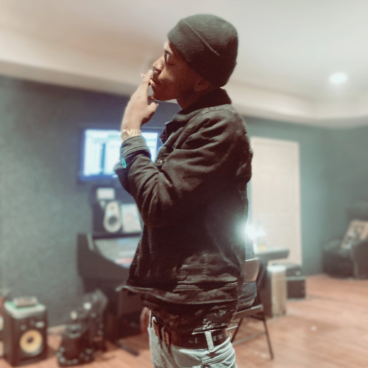imtopyellow's tweet photo. Auntie I swear my next album, gone b worth tha wait. I jus hopin yu can hear me https://t.co/kAemWn1TmF