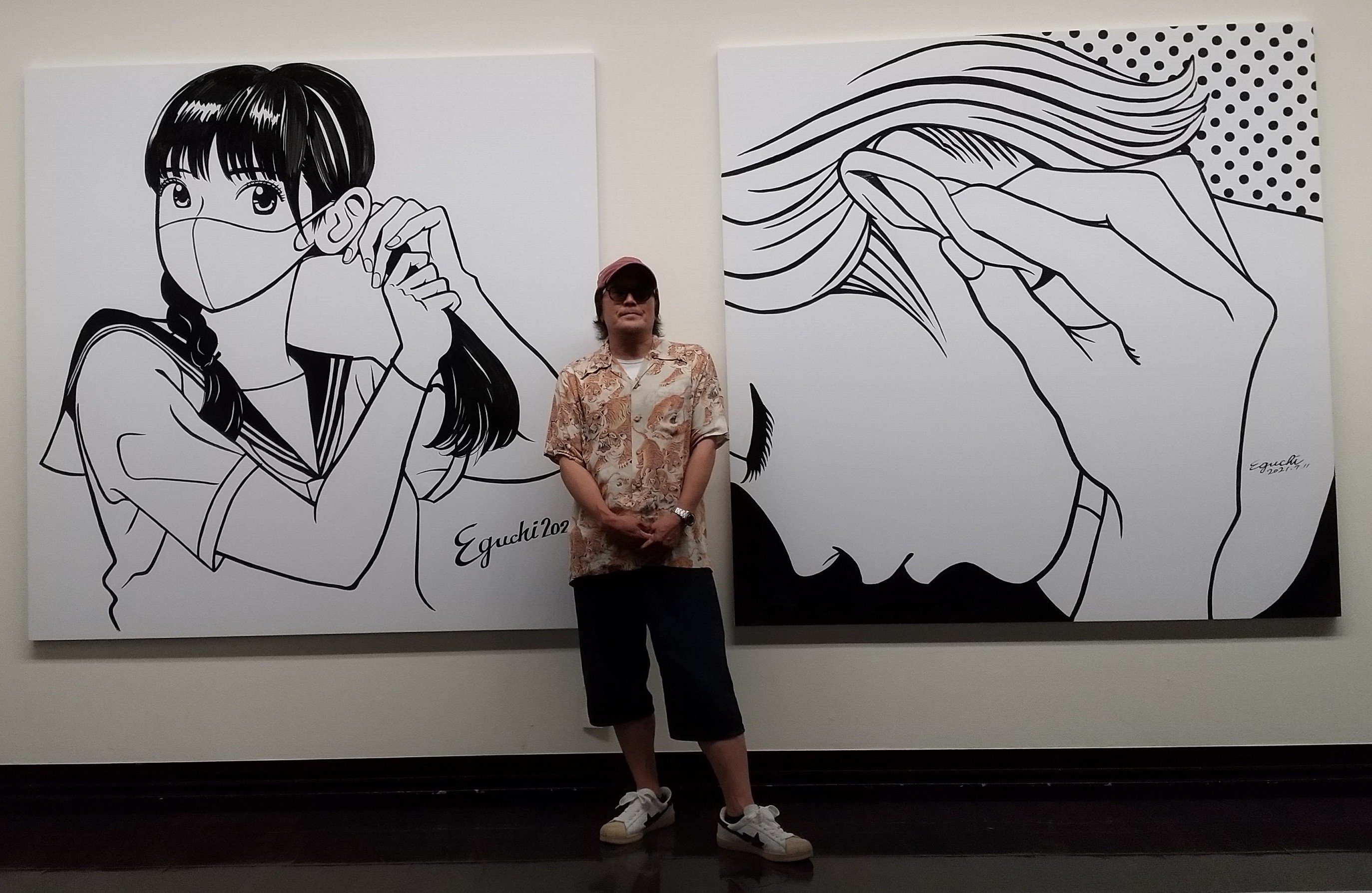 ট ইট র 北海道新聞 文化事業 江口寿史イラストレーション展 彼女 旭川美術館 ライブドローイングの作品が完成 展示室に飾られました 写真右 作品名は マスクをしていた耳がいたい です 江口寿史 旭川 彼女 ライブドローイング 新作