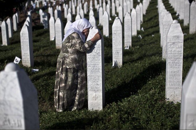 Srebrenitsa Katliam��n� insanl���n haf�zas� unutmayacak.