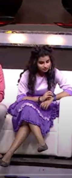 PoojaMN12's tweet photo. Chellama and her watch 💜
She was just thinking and playing with it
Thought it was supposed to be a comedy show !
Better don't call her again for trp!
#ripcomedy #ashaangi https://t.co/nE6z5cVOpg