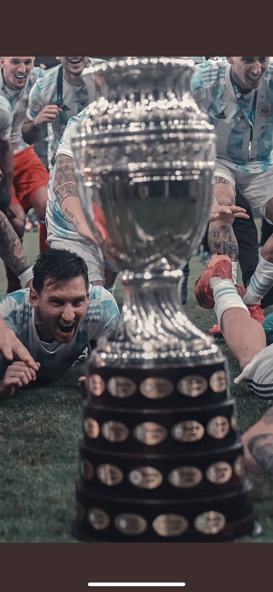 Bu tweetin altında herkes final maçından Messi fotoğrafı paylaşıyor