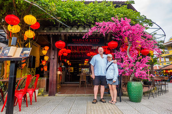 Visa rules around the world are changing. Expats in Vietnam, unless married to a local or have local jobs, are being forced to leave. My interview with Roy Stevenson of Pitch Write Travel delves into the good, the bad, and the visas of Vietnam.

sandinmycurls.com/expats-in-viet…